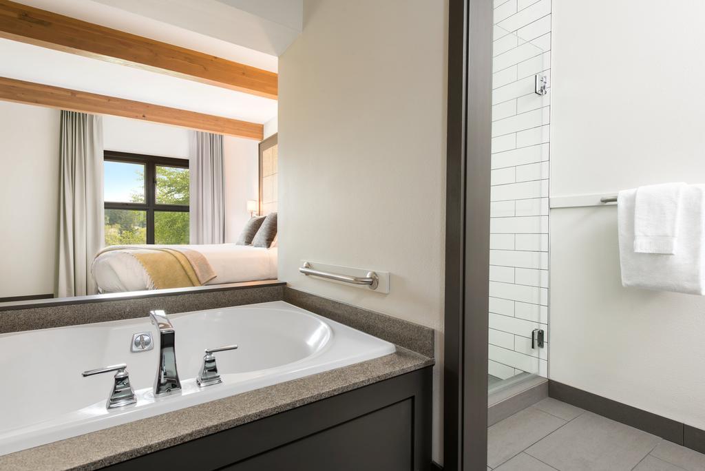 Отель Friday Harbor House Экстерьер фото